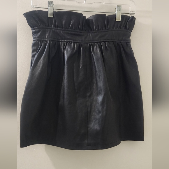 New Lovers+Friends Black Leather Mini Skirt, Size Small.